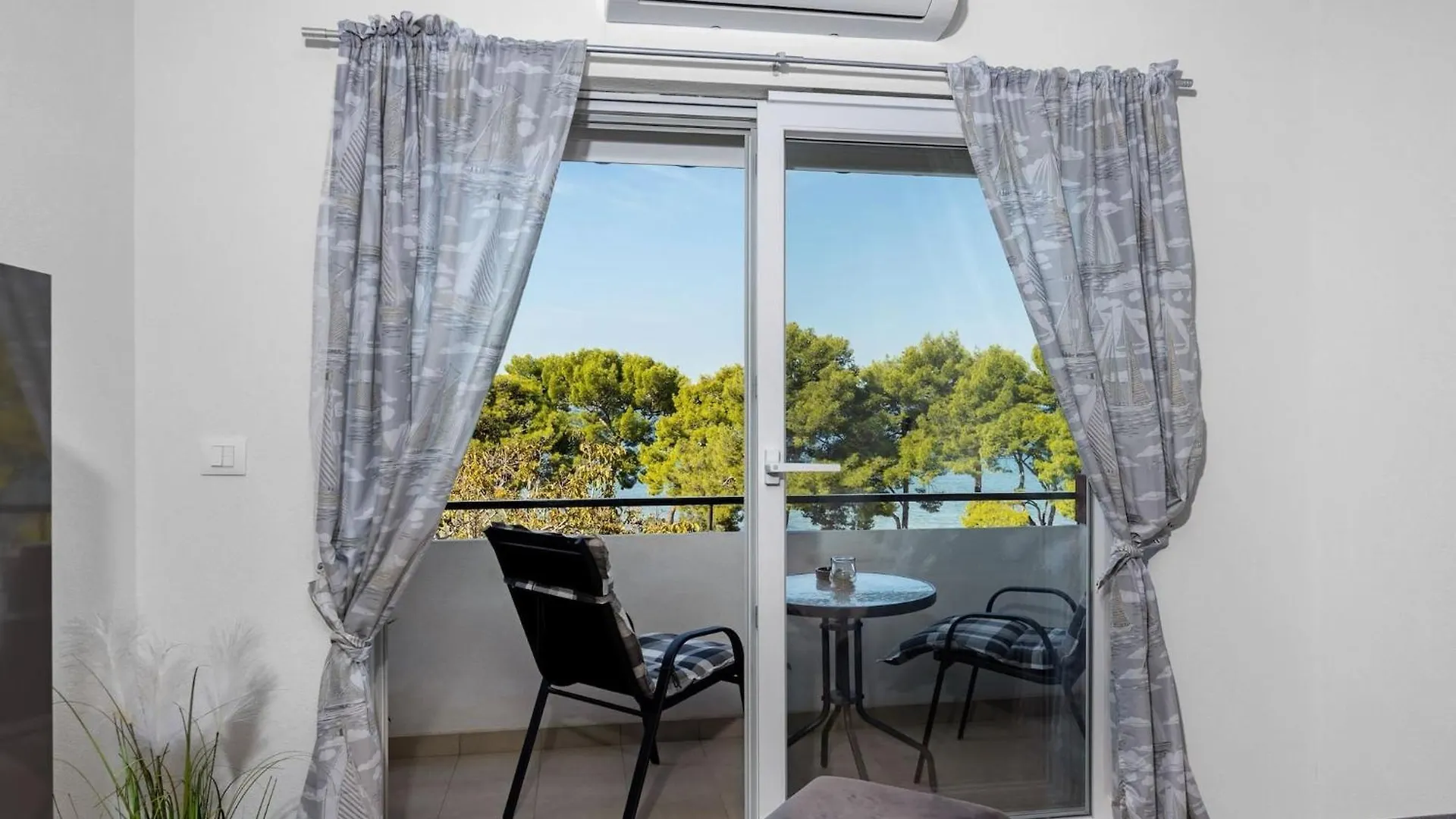 Apartment Ivana With Sea View - Pet Friendly Fazana 0*,  Croatia